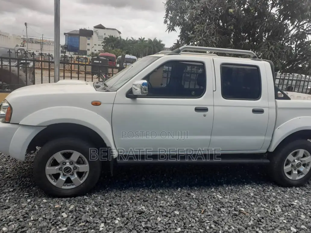 Nissan Navara 2014 White