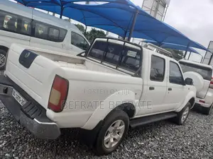 Nissan Navara 2014 White