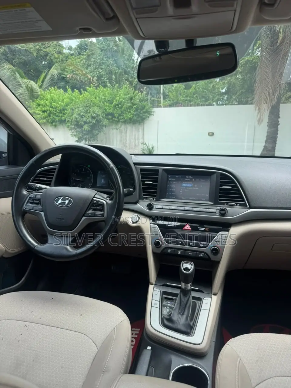 Hyundai Elantra Limited Sedan FWD (2.0L 4cyl 6A) 2017 Gold