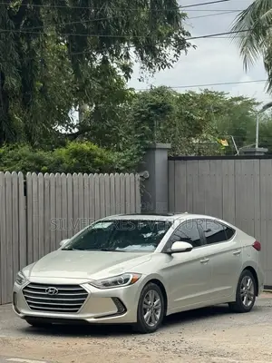 Hyundai Elantra Limited Sedan FWD (2.0L 4cyl 6A) 2017 Gold