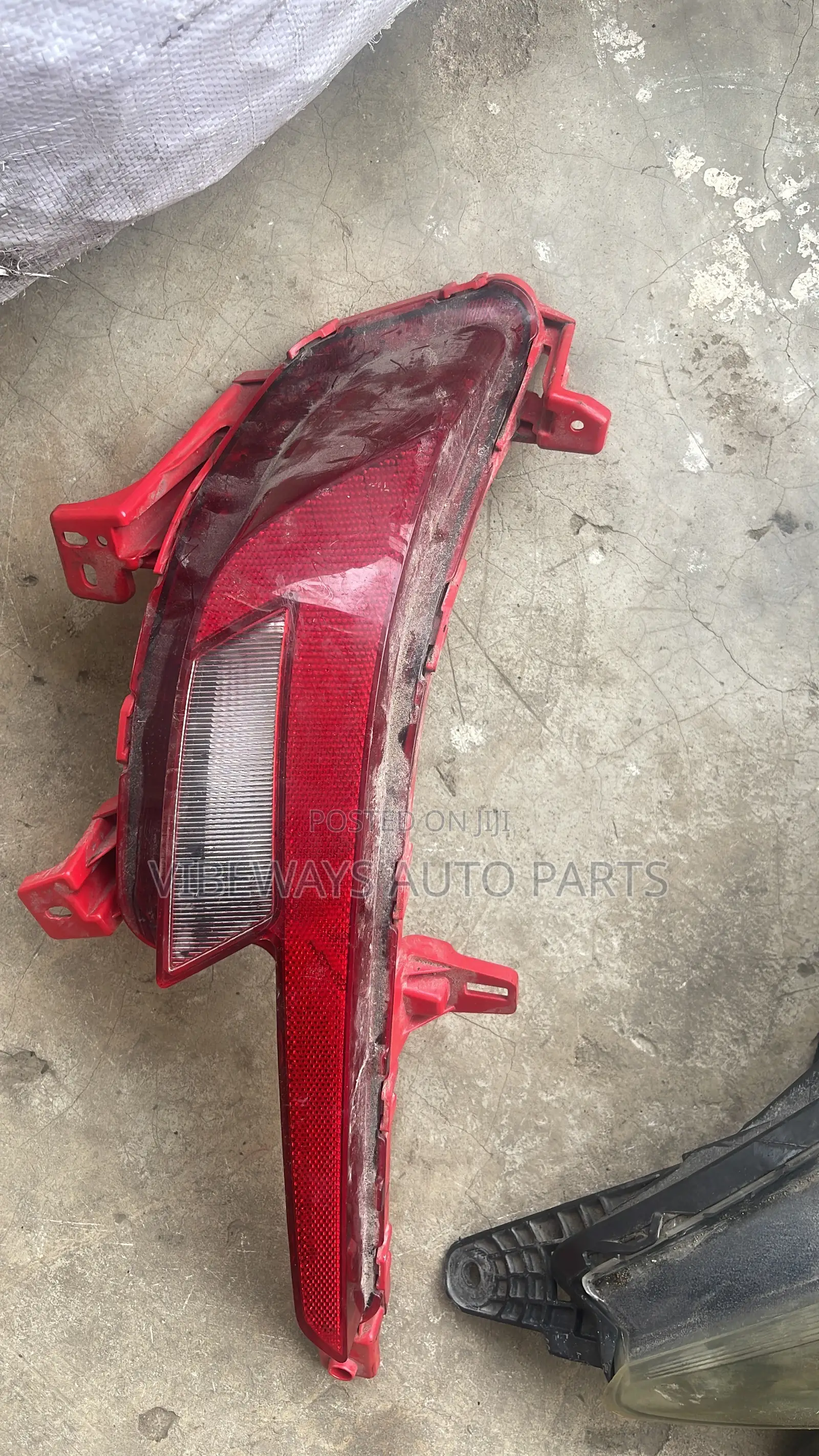 Hyundai Elentra 2019-2020-2021 Back Bumper Reflector Original