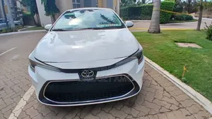 Toyota Corolla LE 2020 White