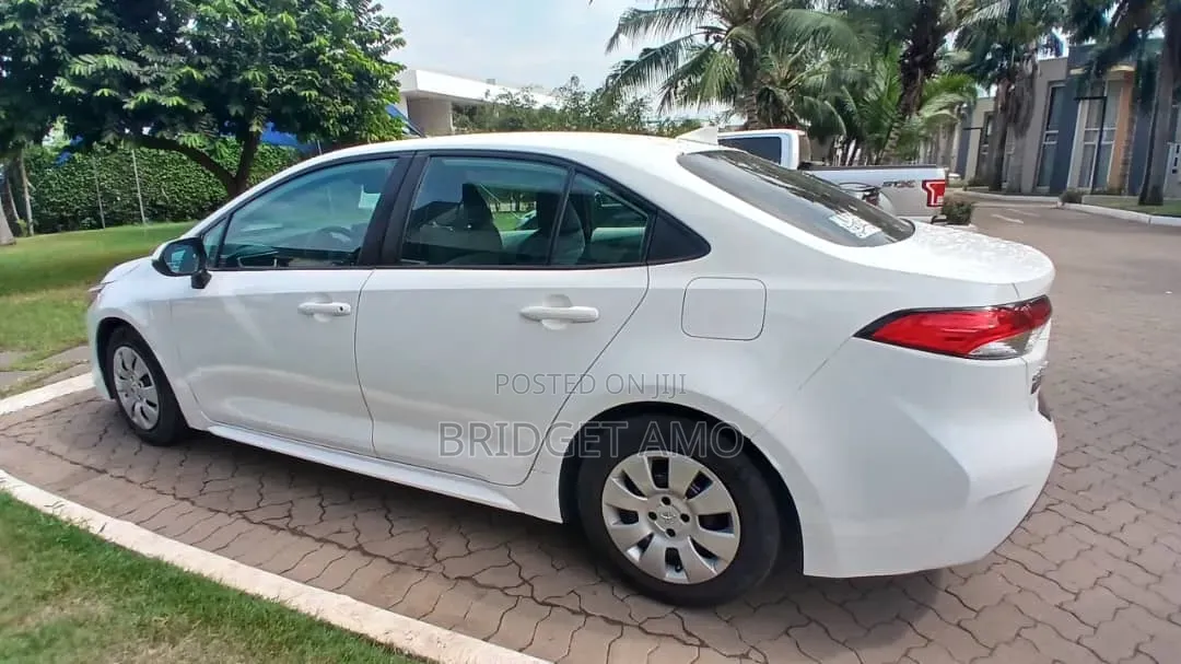 Toyota Corolla LE 2020 White