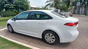 Toyota Corolla LE 2020 White