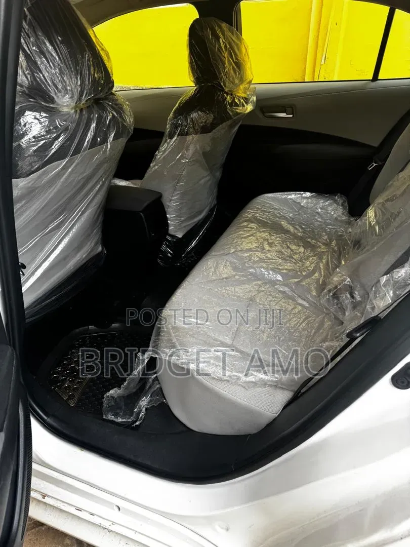 Toyota Corolla LE 2020 White