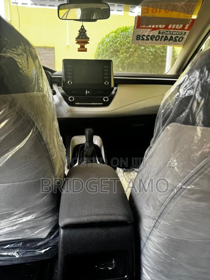 Toyota Corolla LE 2020 White
