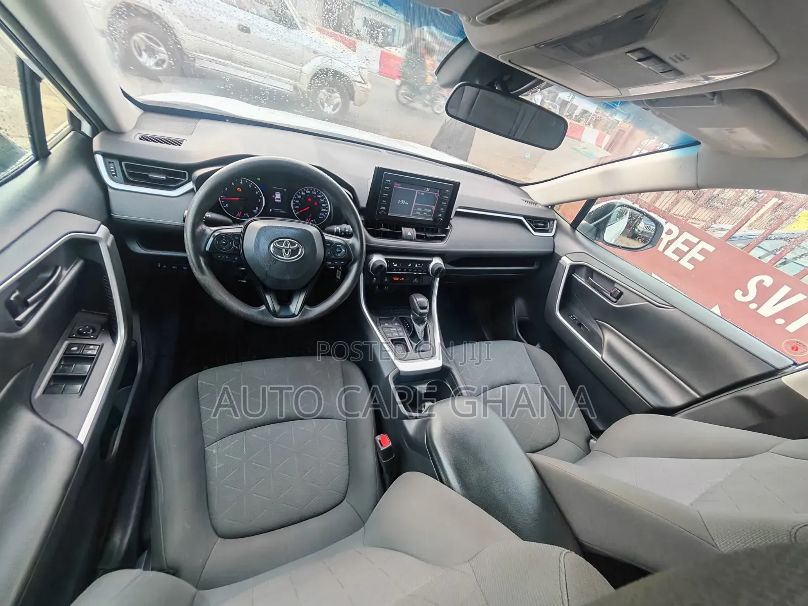 Toyota RAV4 LE AWD 2019 White