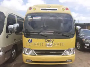 Hyundai County 2015 Yellow