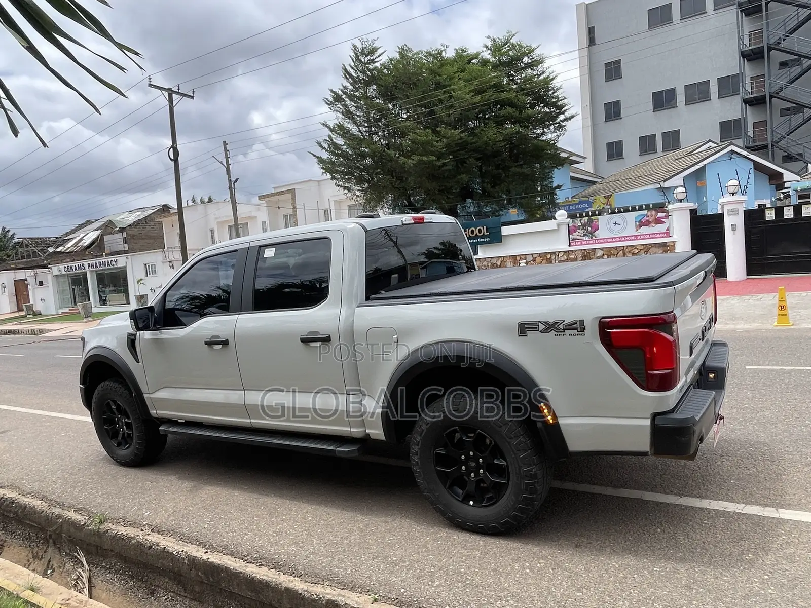 Ford F-150 STX 4WD SuperCab 6.5' Box 2025 Gray