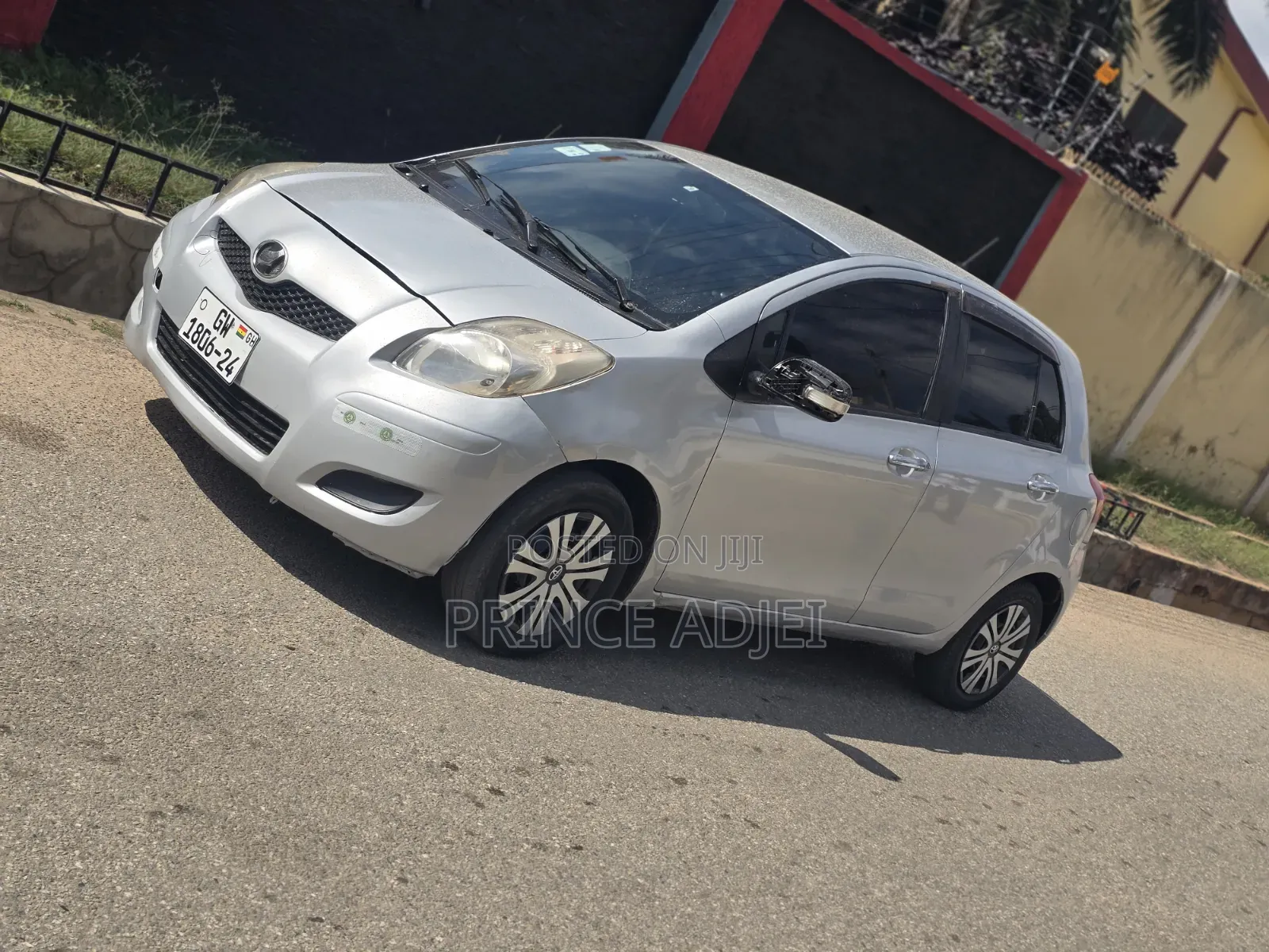 Toyota Vitz 1.0 FWD 5dr 2010 Silver