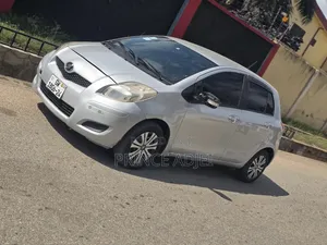 Toyota Vitz 1.0 FWD 5dr 2010 Silver