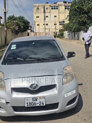 Toyota Vitz 1.0 FWD 5dr 2010 Silver