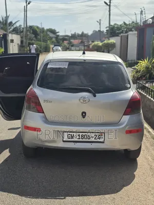 Toyota Vitz 1.0 FWD 5dr 2010 Silver