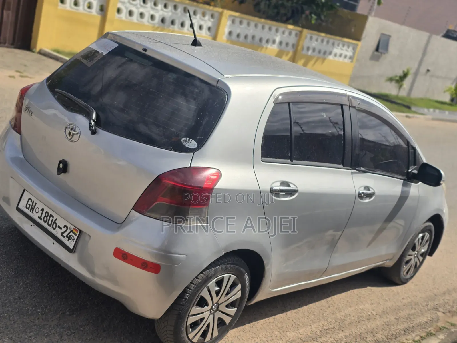 Toyota Vitz 1.0 FWD 5dr 2010 Silver