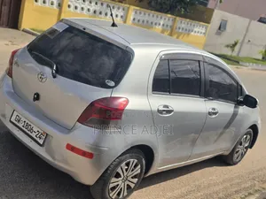 Toyota Vitz 1.0 FWD 5dr 2010 Silver