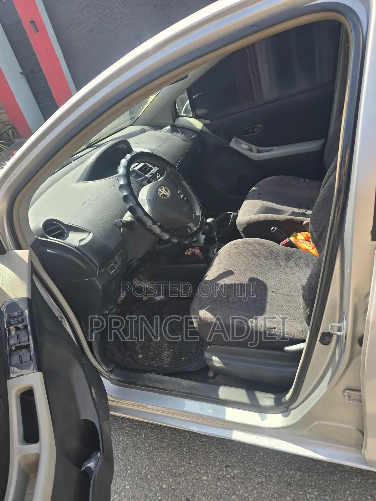 Toyota Vitz 1.0 FWD 5dr 2010 Silver