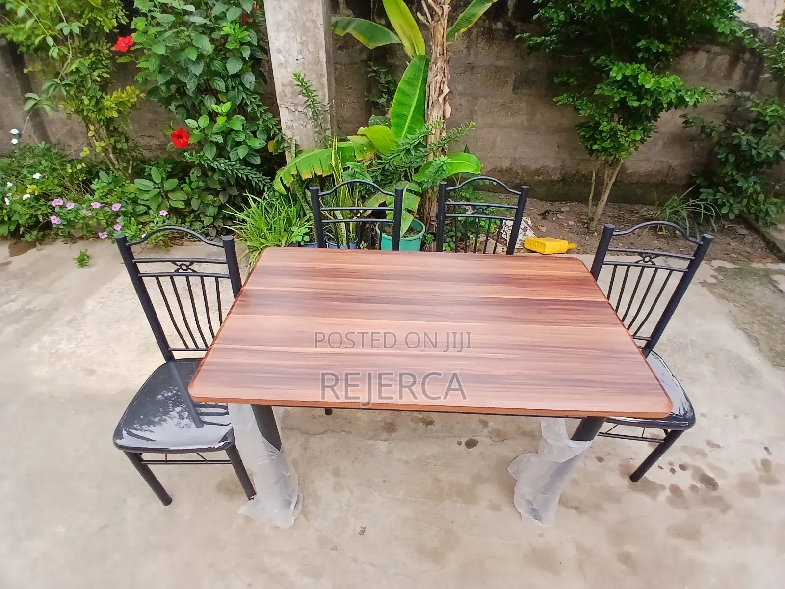 Durable Dinning Table With 4 Chairs