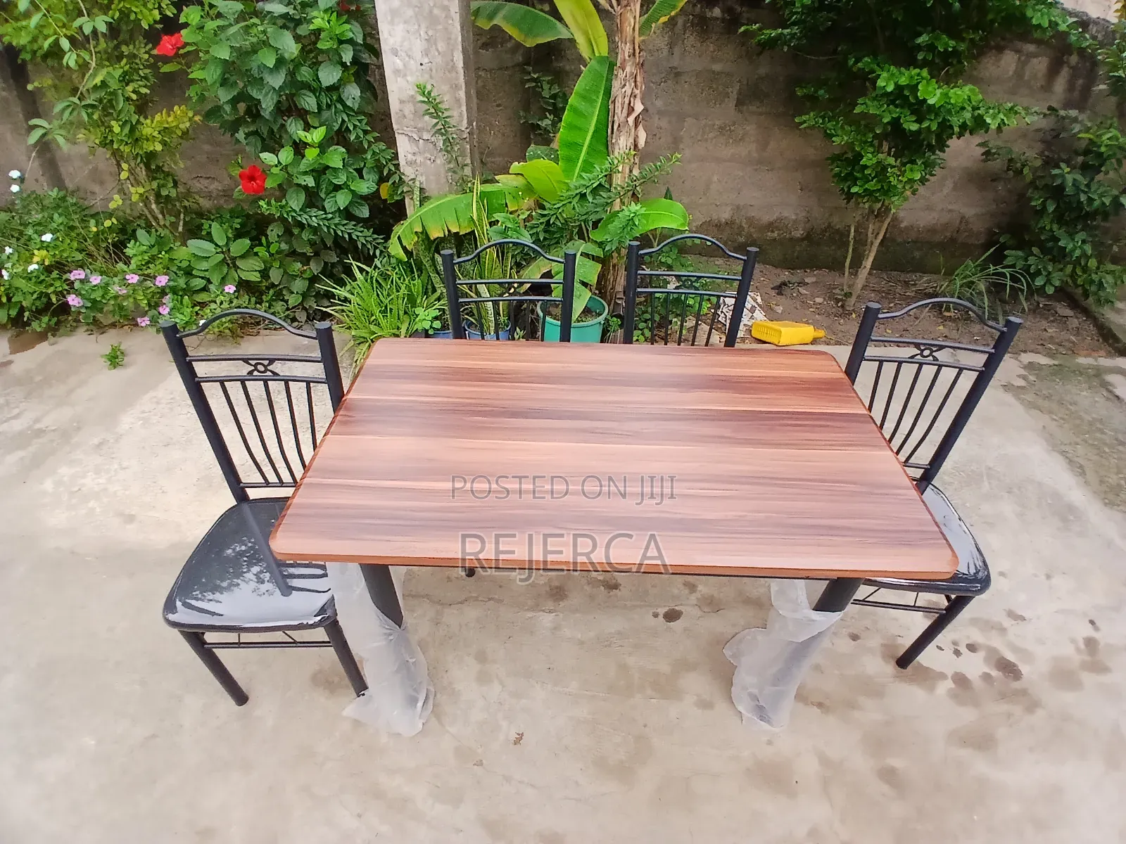 Durable Dinning Table With 4 Chairs