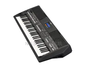 YAMAHA PSR Sx 720