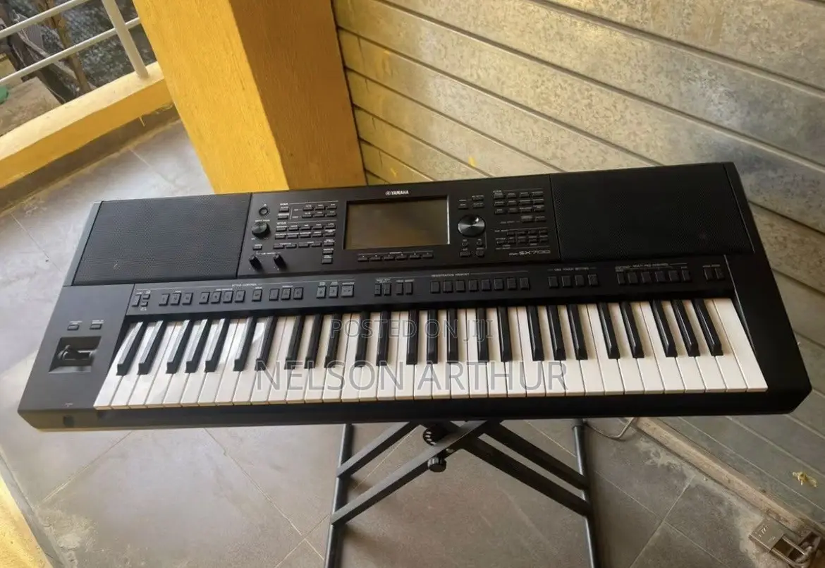 YAMAHA PSR Sx 700