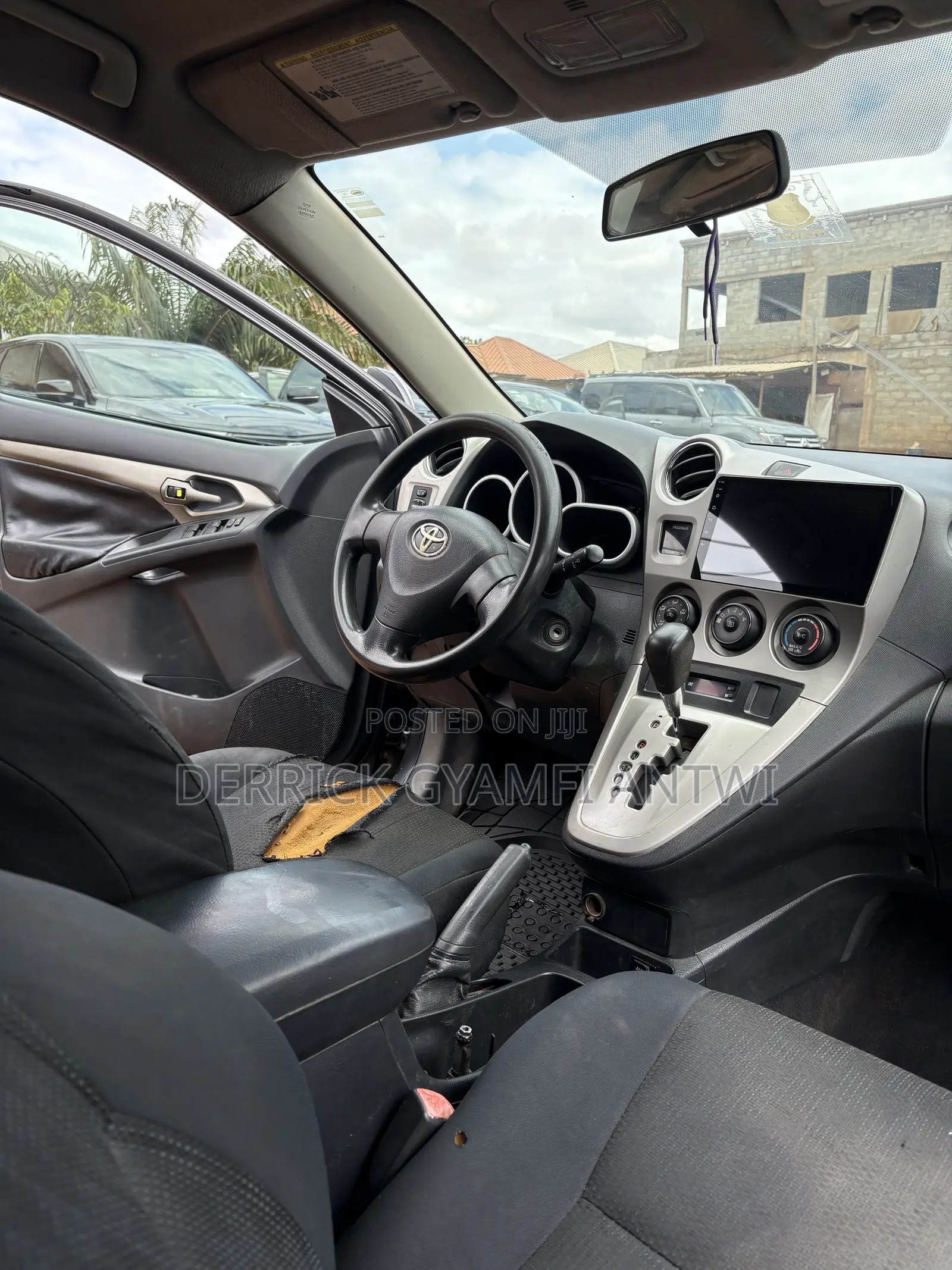 Toyota Matrix Hatchback FWD (1.8L 4cyl 5M) 2010 Gray