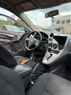 Toyota Matrix Hatchback FWD (1.8L 4cyl 5M) 2010 Gray