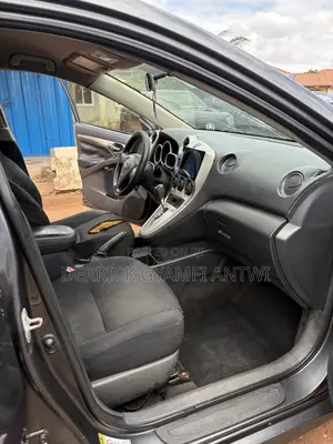 Toyota Matrix Hatchback FWD (1.8L 4cyl 5M) 2010 Gray