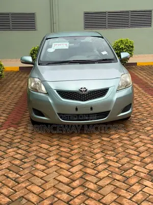 Toyota Belta 2011 Green