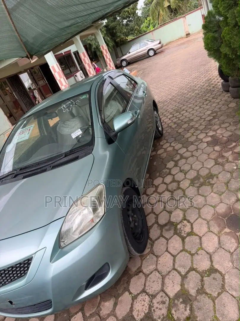 Toyota Belta 2011 Green