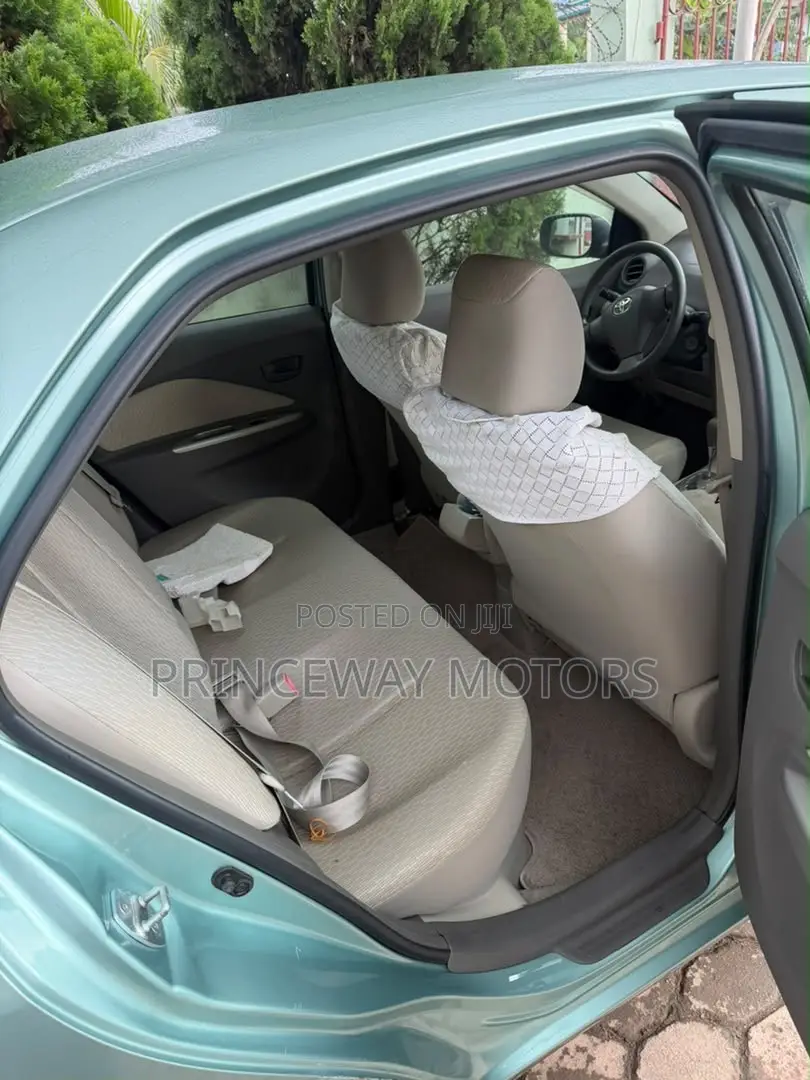 Toyota Belta 2011 Green