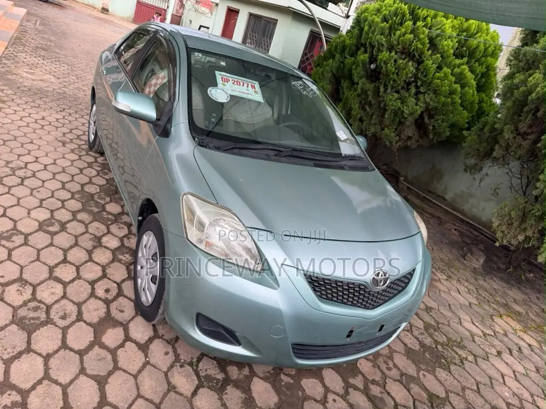 Toyota Belta 2011 Green