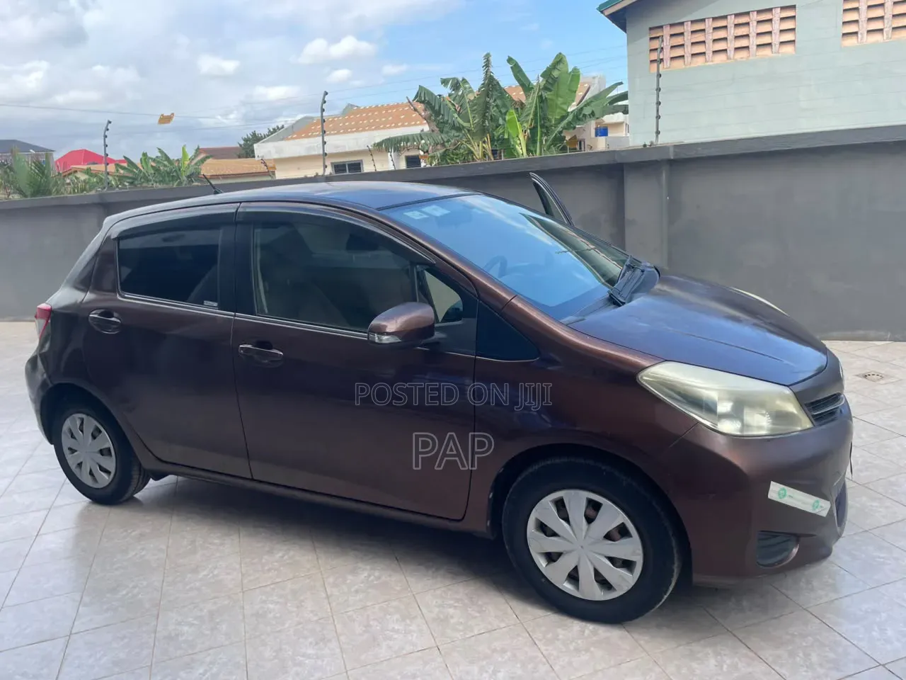Toyota Vitz 1.3 AWD 3dr 2013 Brown