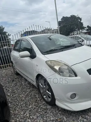 Toyota Vitz 2010 White