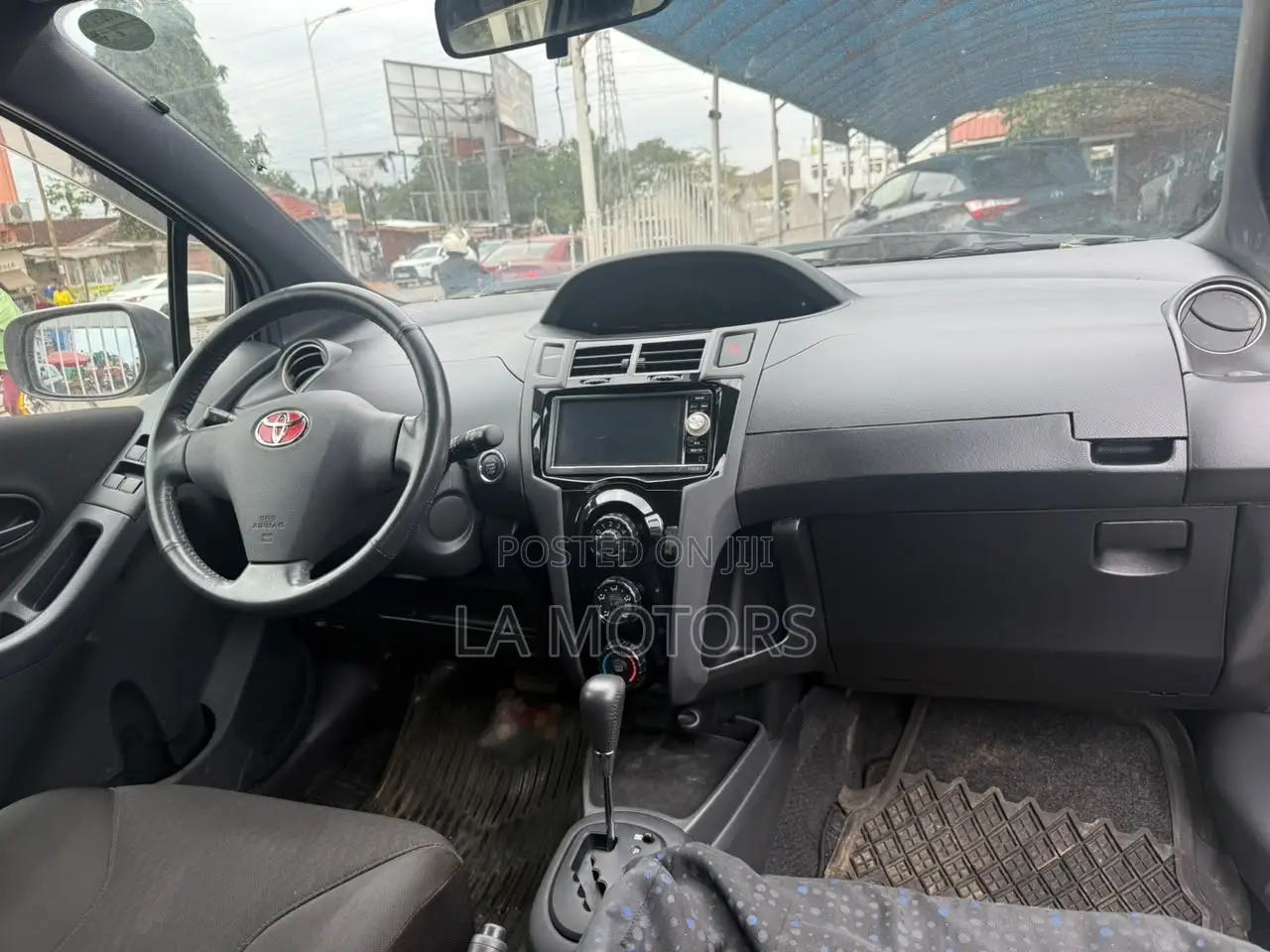 Toyota Vitz 2010 White