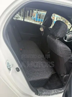 Toyota Vitz 2010 White