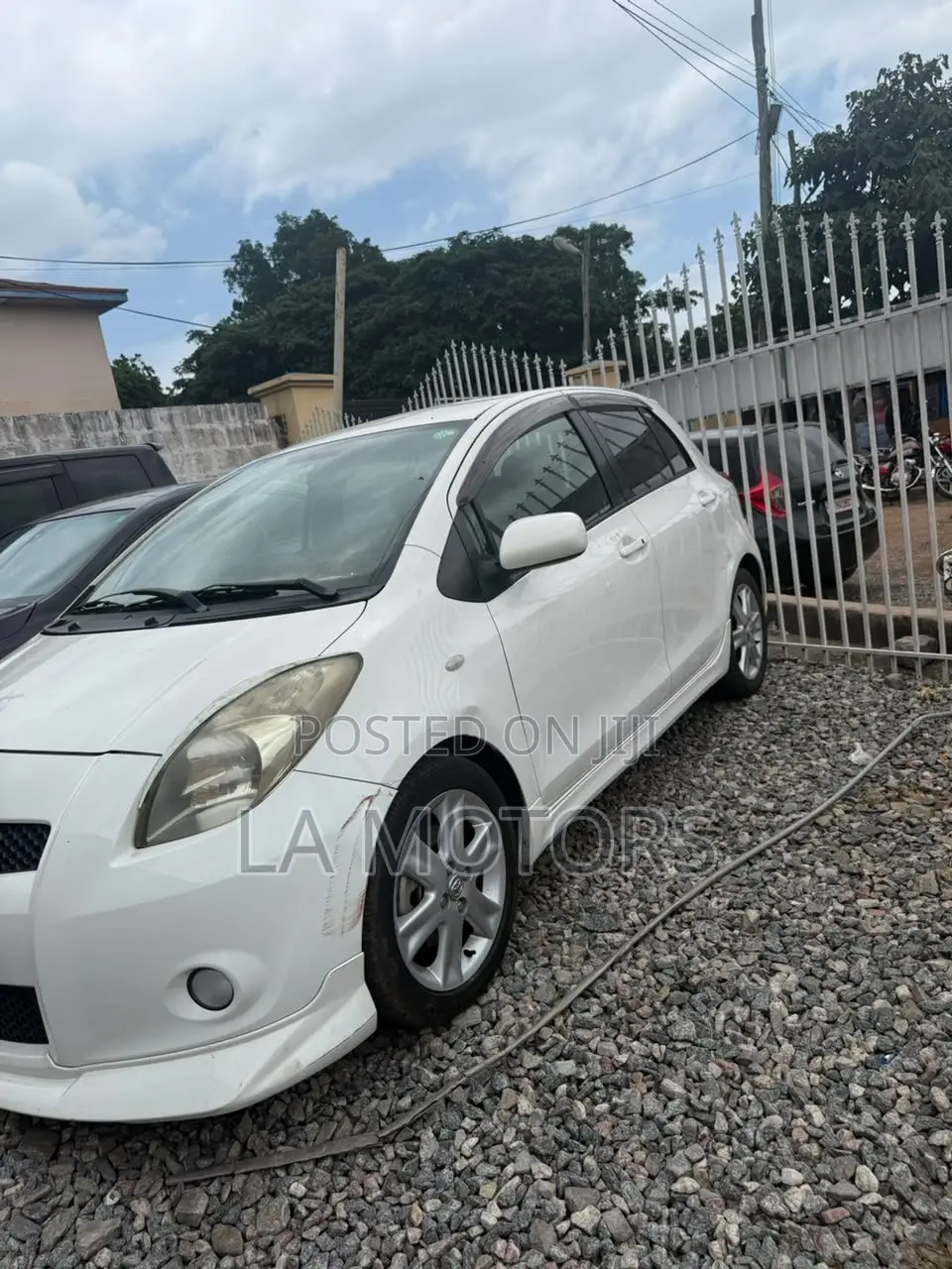 Toyota Vitz 2010 White