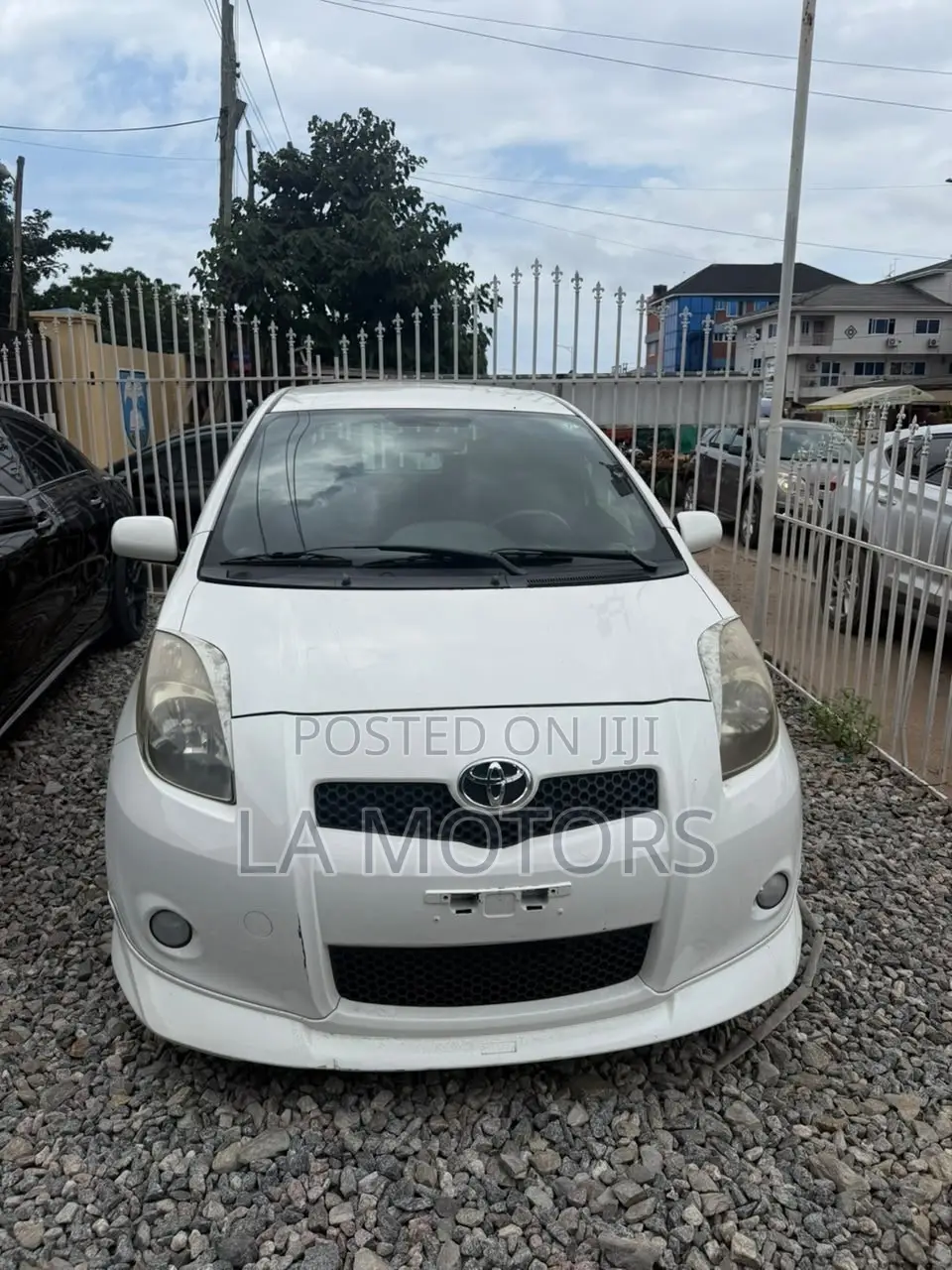 Toyota Vitz 2010 White