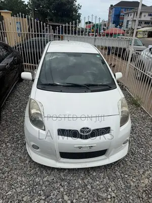 Toyota Vitz 2010 White