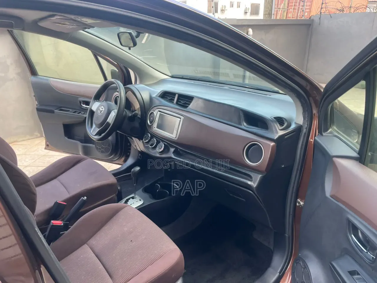 Toyota Vitz 1.3 AWD 3dr 2013 Brown
