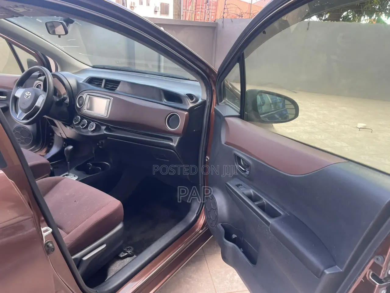 Toyota Vitz 1.3 AWD 3dr 2013 Brown