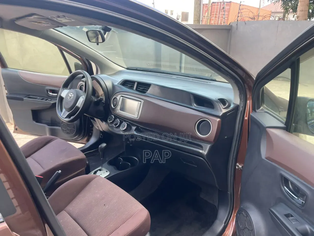 Toyota Vitz 1.3 AWD 3dr 2013 Brown