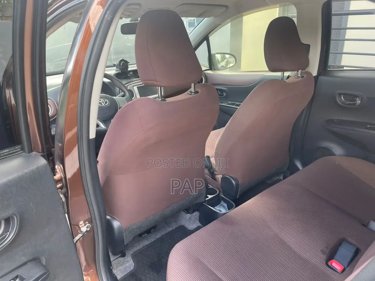 Toyota Vitz 1.3 AWD 3dr 2013 Brown