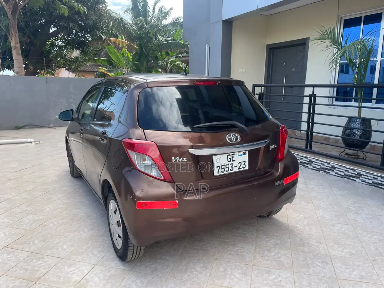 Toyota Vitz 1.3 AWD 3dr 2013 Brown