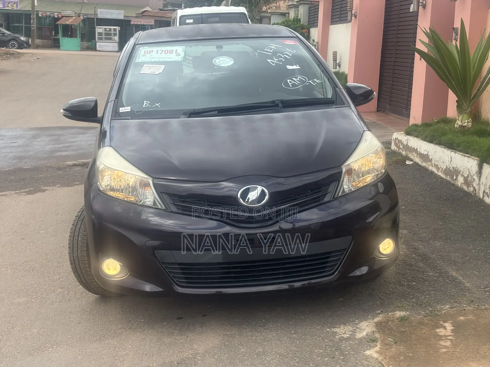 Toyota Vitz 1.3 FWD 5dr 2014 Purple