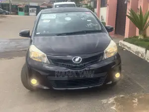Toyota Vitz 1.3 FWD 5dr 2014 Purple