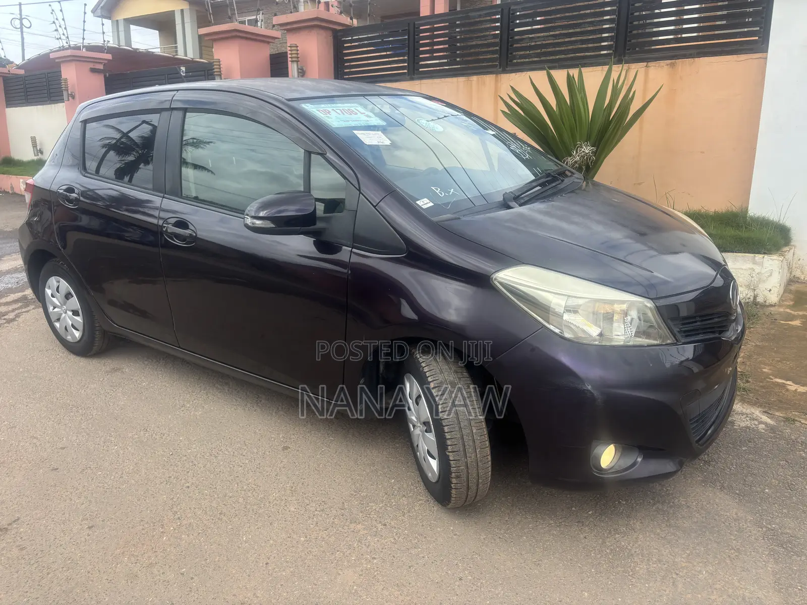 Toyota Vitz 1.3 FWD 5dr 2014 Purple