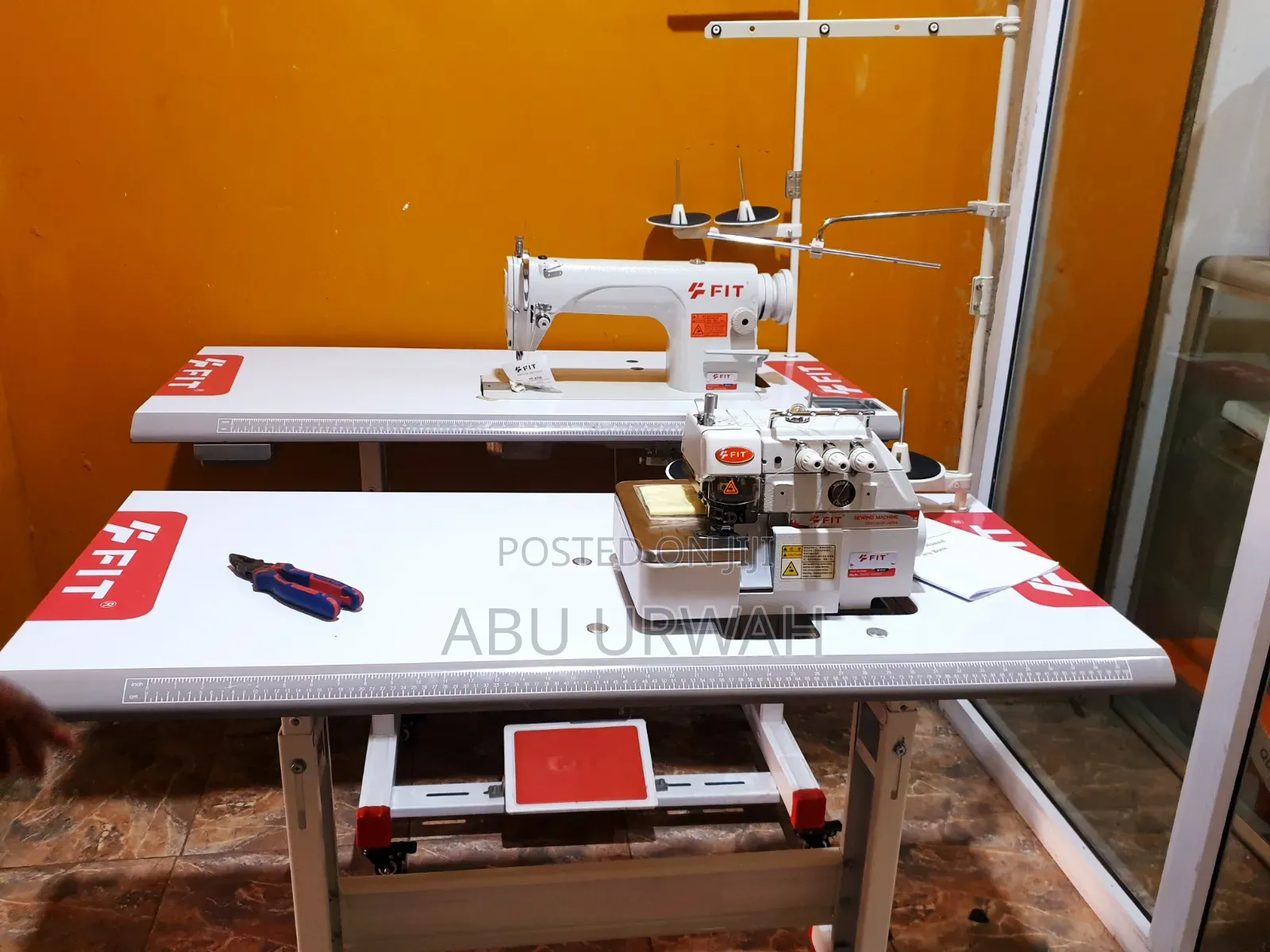 4 Thread Fit Industrial Knitting Machine