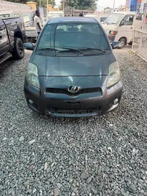 Toyota Vitz 2010 Gray