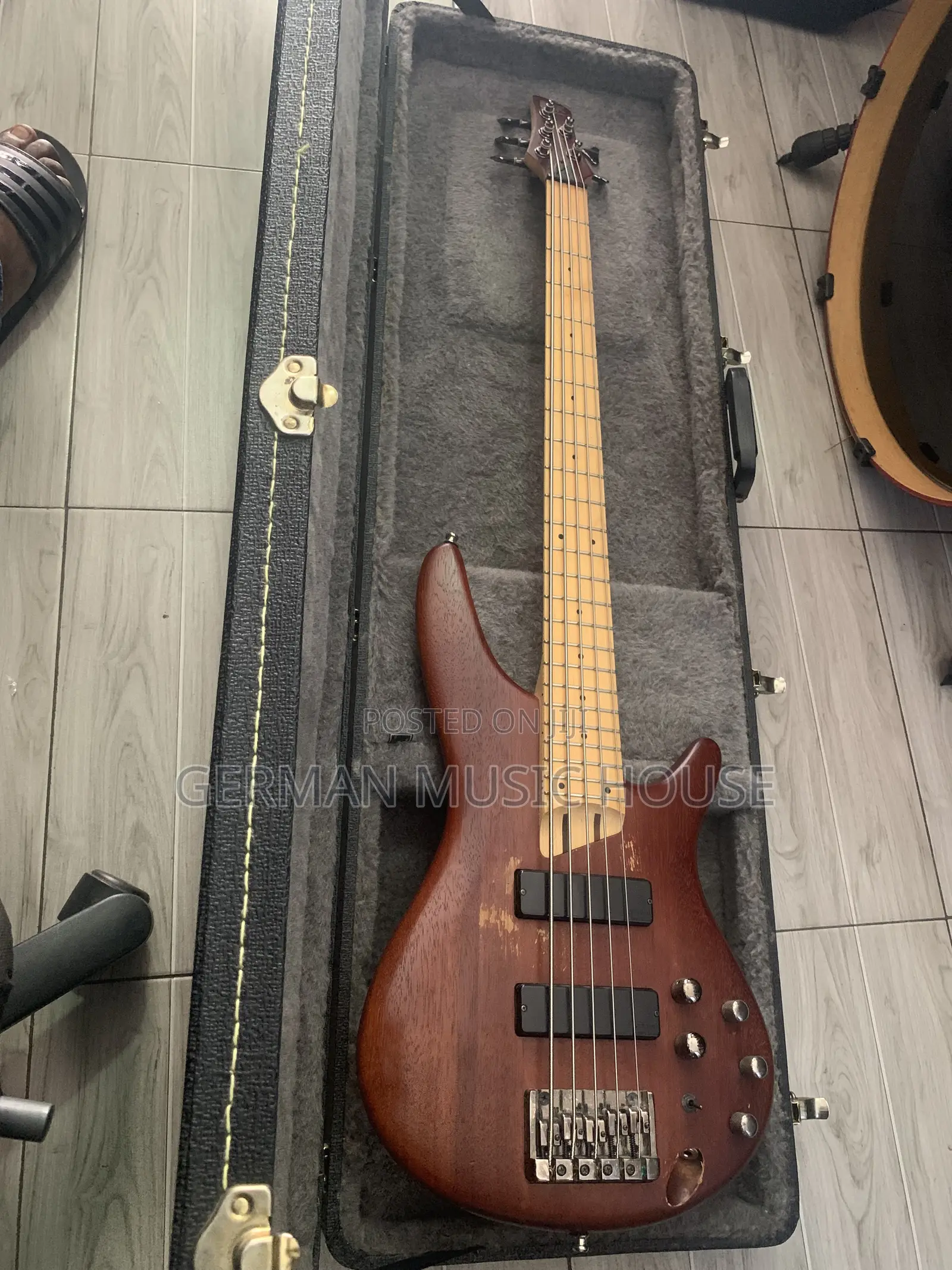 Ibanez (Sdgr ) Guitar