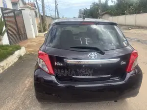 Toyota Vitz 1.3 FWD 5dr 2014 Purple